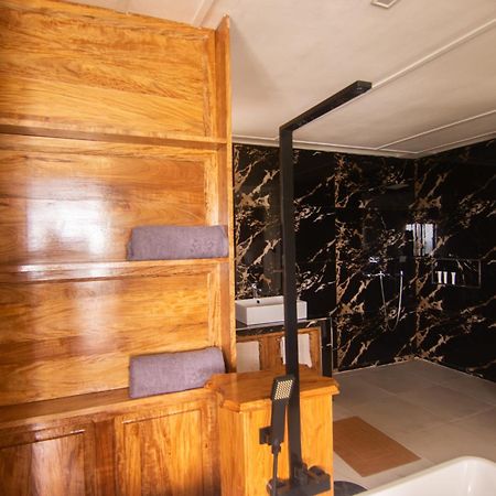 Azamat Self-Catering Apartment Pointe La Rue Luaran gambar