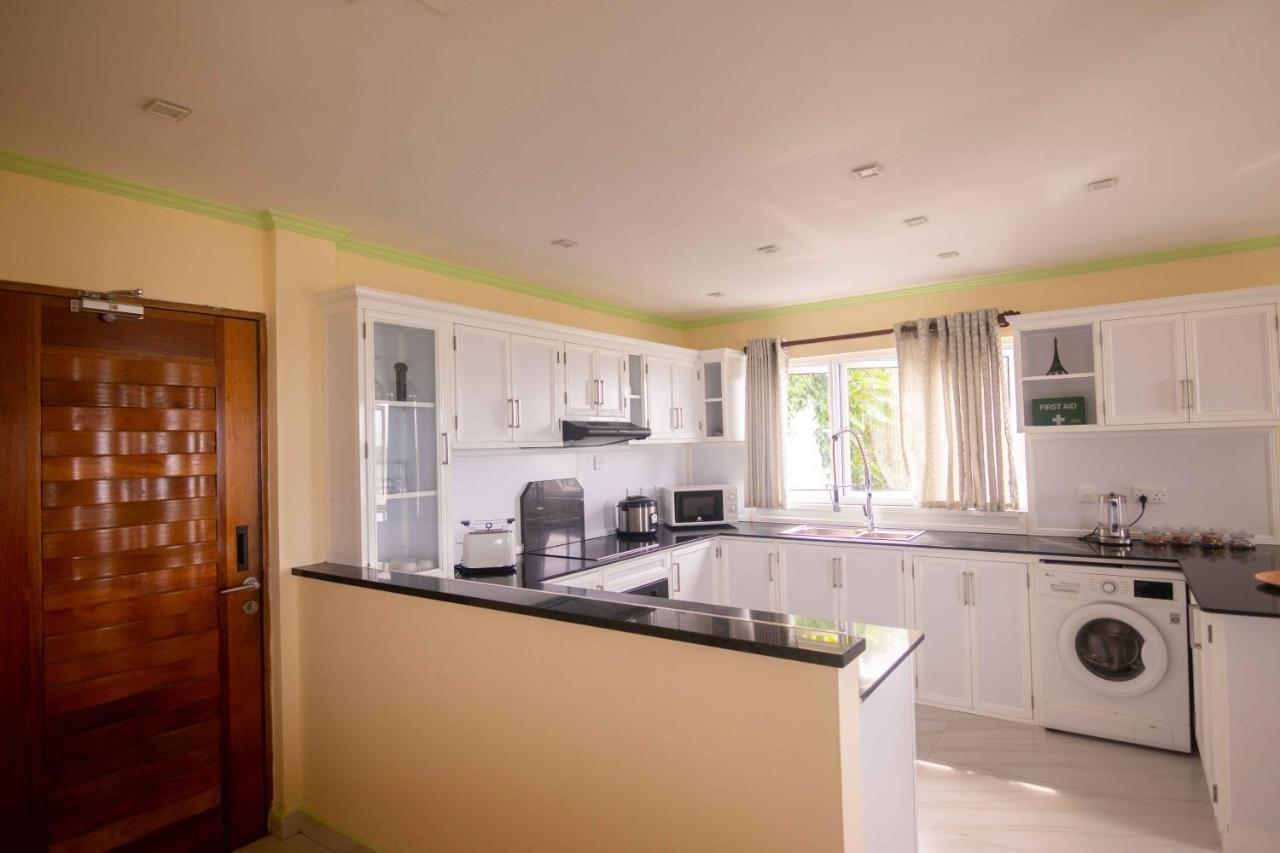 Azamat Self-Catering Apartment Pointe La Rue Luaran gambar